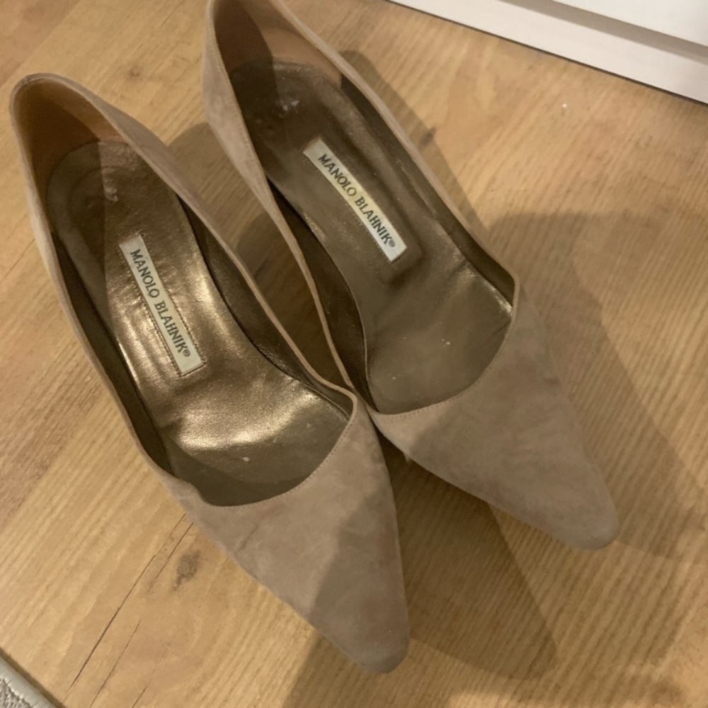 manolo blahnik kitten heel
